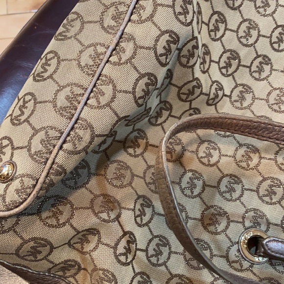 Michael Kors Beige & Gold glitter bag hobo/ tote / baby bag Carry All TOTE 12x12 - Picture 9 of 10